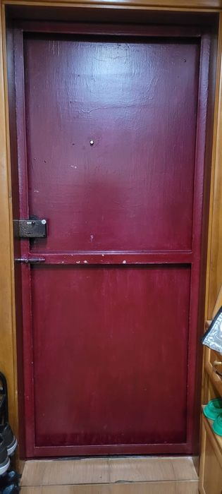 Продам входную железную дверь