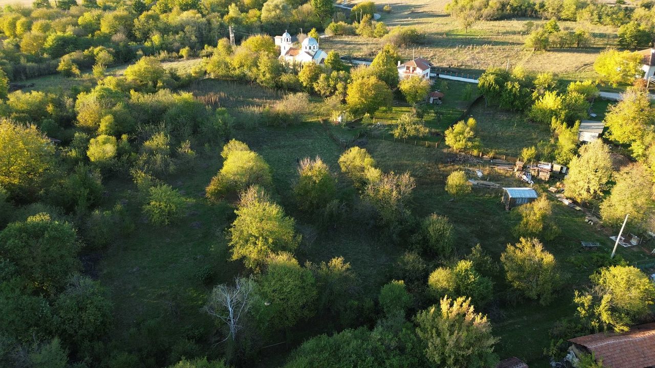 Продава се Парцел в с. Равнище, Област София-област - 1856 кв.м за 15 €/кв.м - Снимка #1
