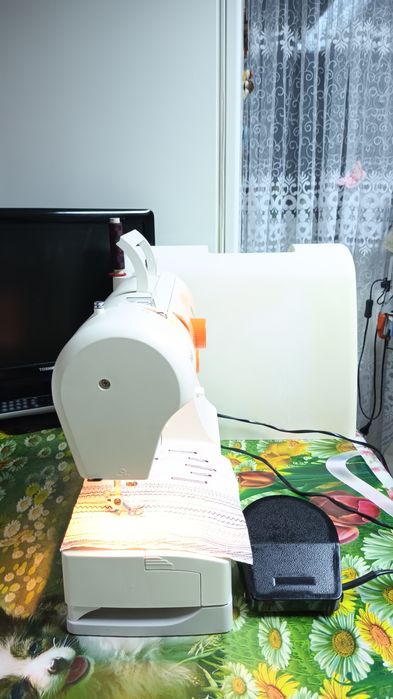 Masina de cusut PFAFF  4240 cu butoniera automata si multiple operatii
