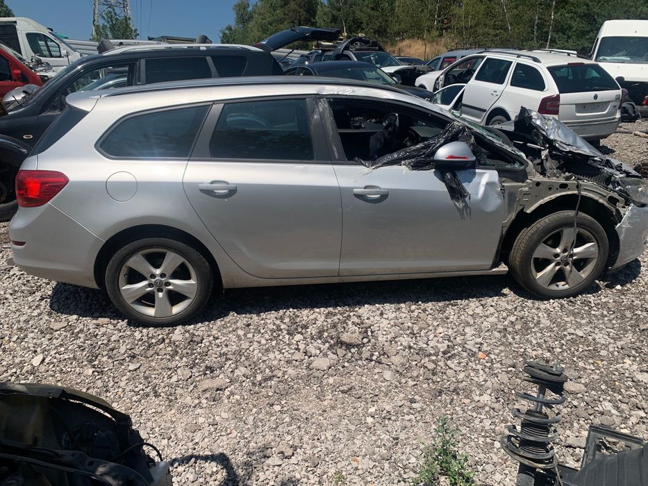 Opel Astra 1.4 turbo 2011г