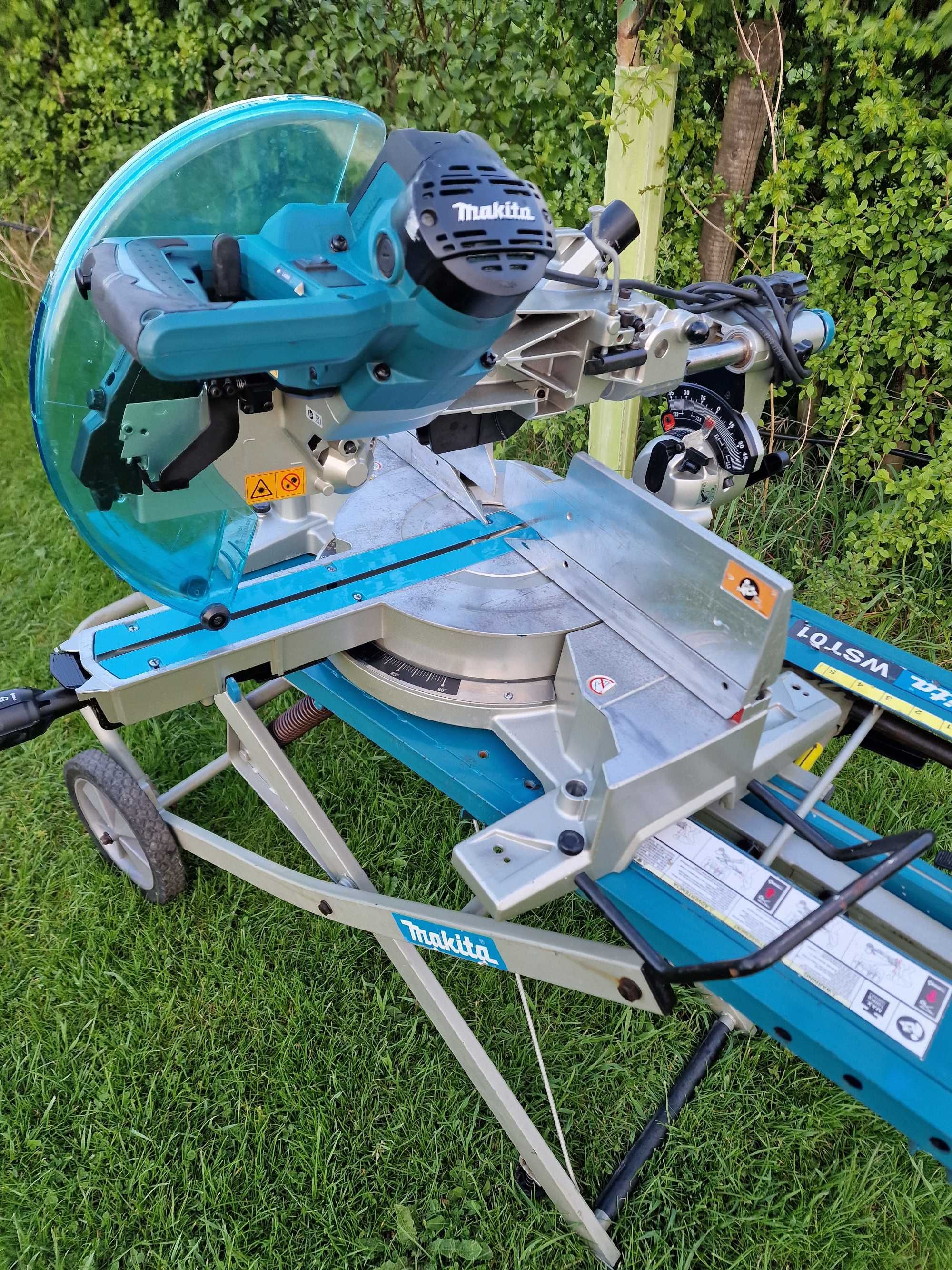 Makita  потапящ се трион