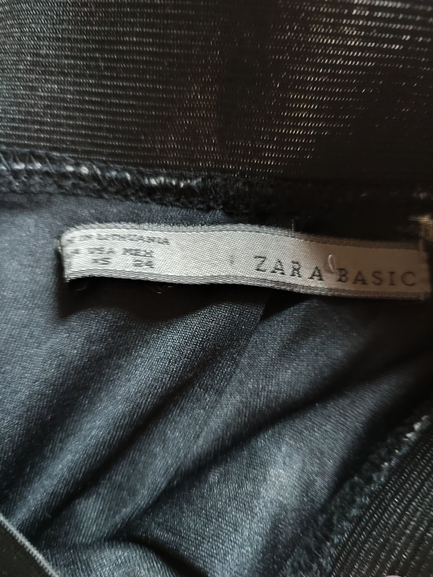 Fusta Zara, mărime XS (merge și S). Imprimeu ziar