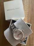 Часовник Michael Kors