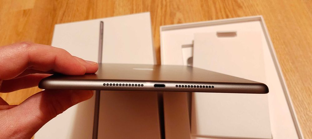 iPad 9 64GB Space Gray, WiFi, model A2602 + husa silicon + casti Apple