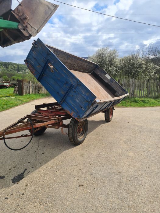 Vand remorca basculabila