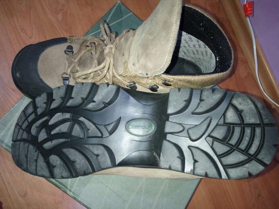 Ghete barbatesti, mărime 46.Interior 30cm. 150lei