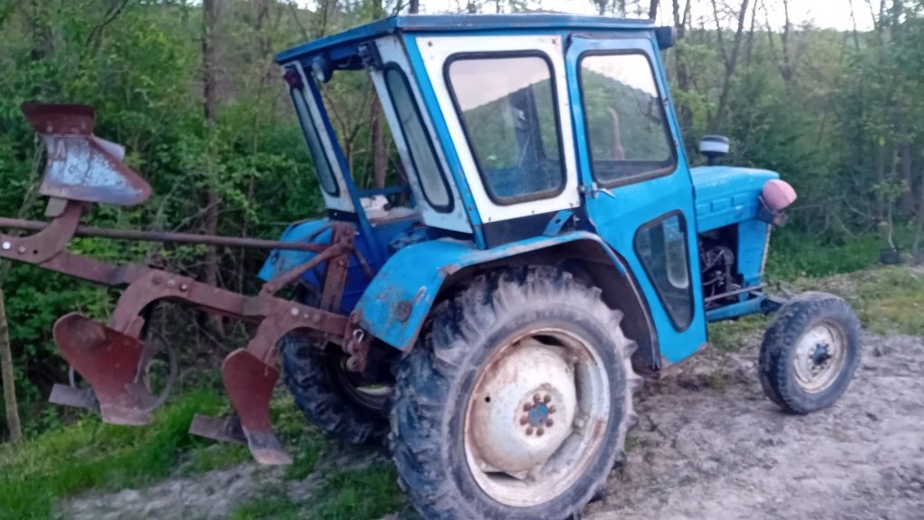 Vând tractor de 55