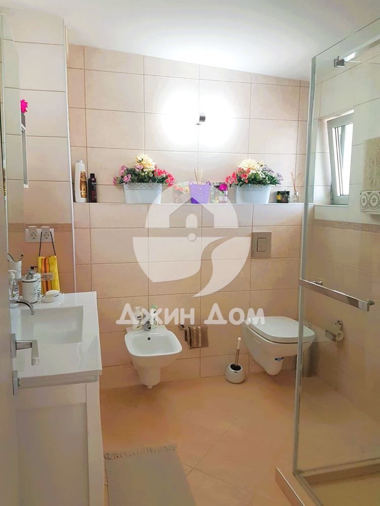 Двуетажна къща с басейн в к-с Атлантис Премиум Хаузес, кв. Сарафово