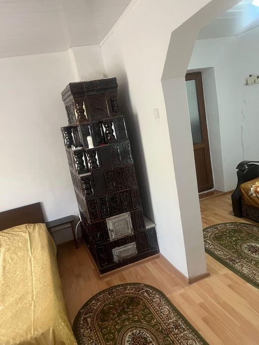 Casắ modernă complet mobilatà cu teren generos 1100 mp.