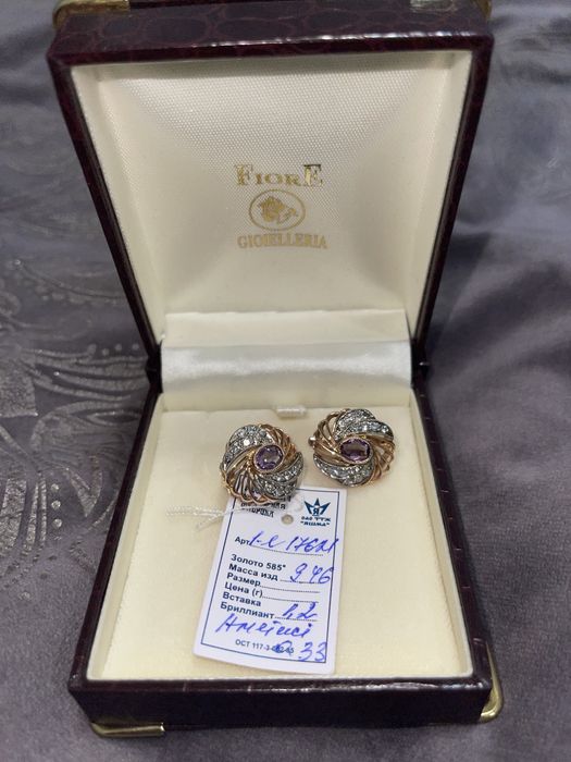 Серьги золотые с бриллиантами