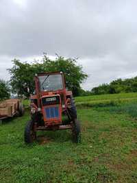 Vând tractor cu plug și pompa de ierbicidat