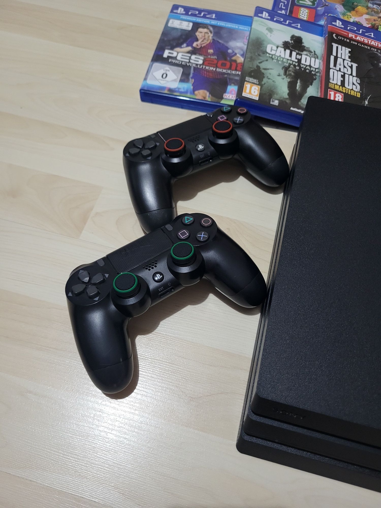 Playstation 4 PRO 1TB + игри