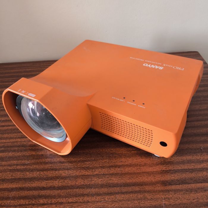 Проектор Sanyo PLC-XE40 без пульта