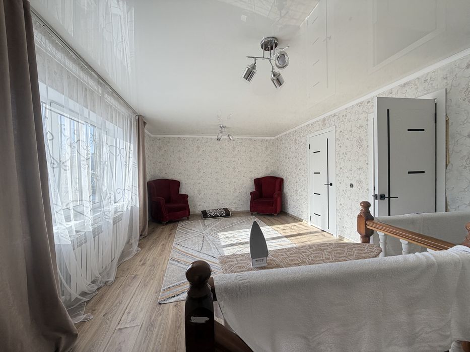 Сдается отдельно стоящее здание, с домом в 2 уровня