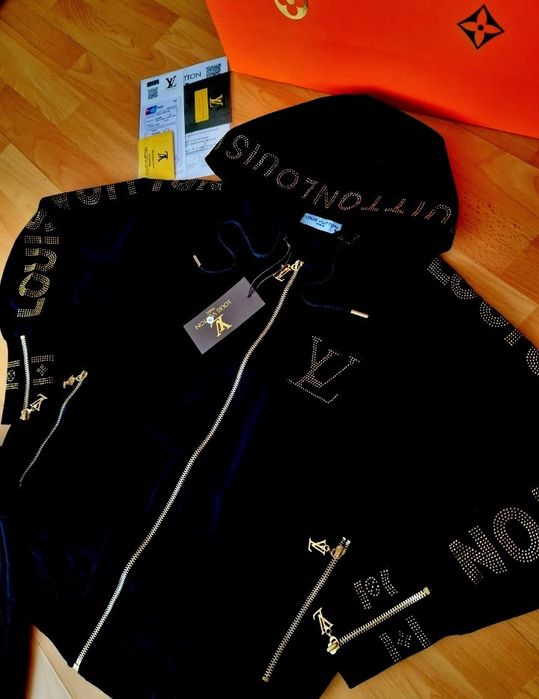 Treninguri dama Louis Vuitton,marimi diverse,logo metalic auriu,sacule
