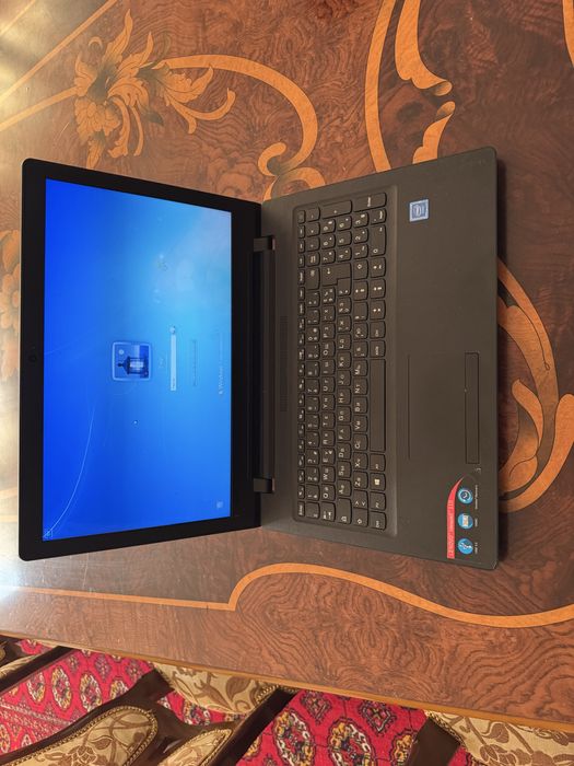 Lenovo noutbook sotiladi