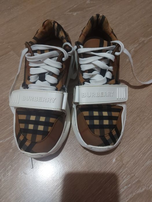 Adidasi burberry