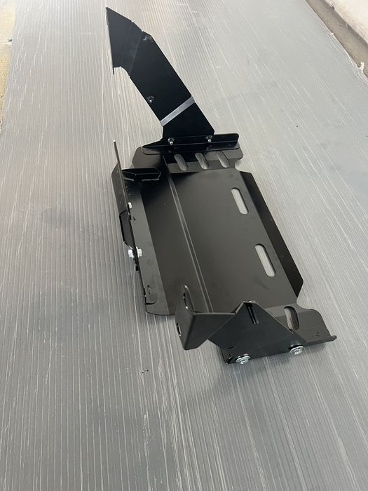 Защитна метална  кора за Man TGX под охладителя