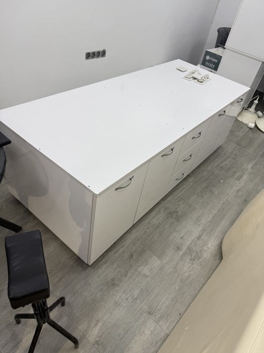 Столове Оборудване за маникюрист козметик масажист