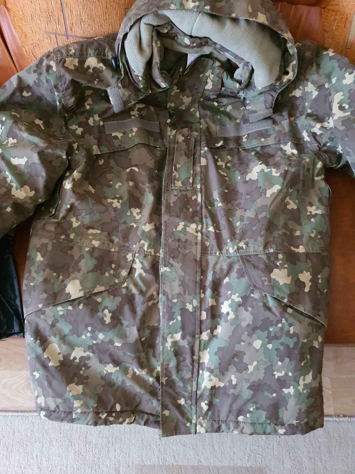 Costum, uniformă,  ținută combat tricou, polar ,capela.