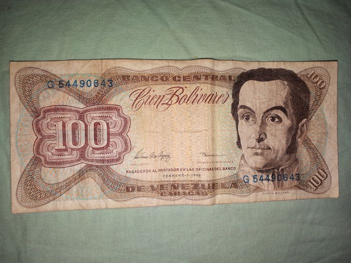 100 Боливарес Венецуела