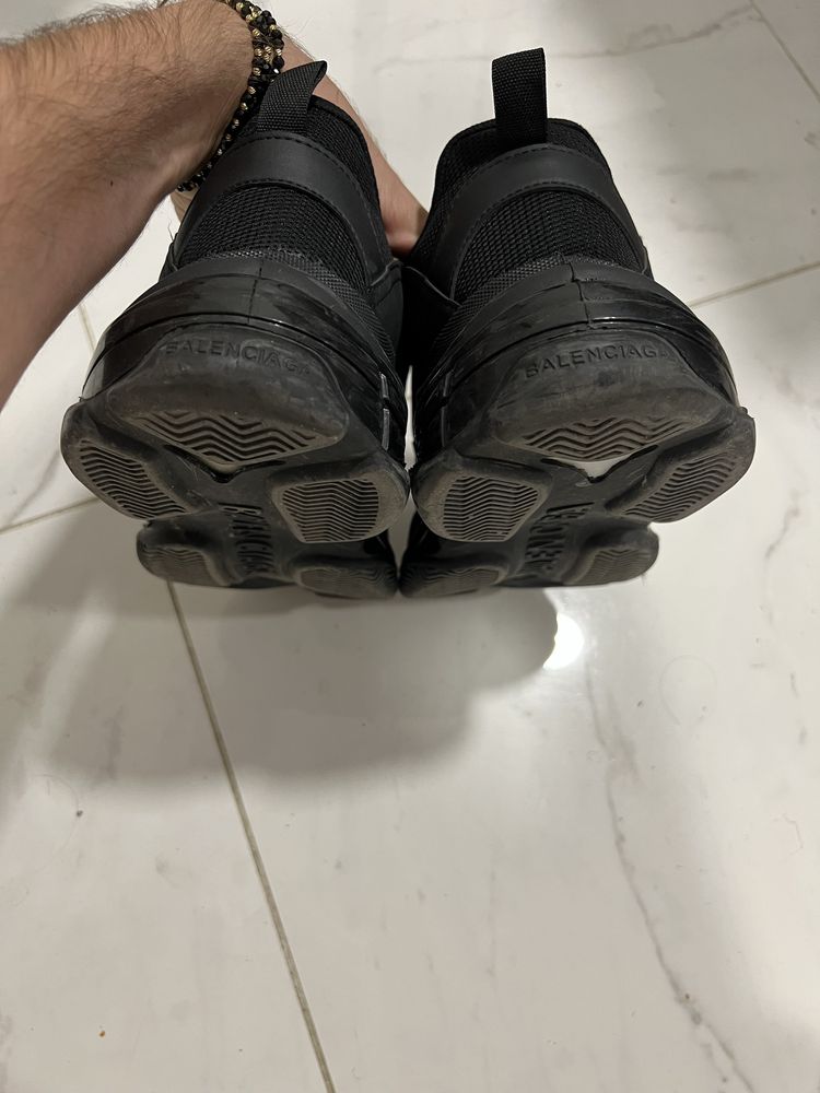 Vând Balenciaga  Tripel S