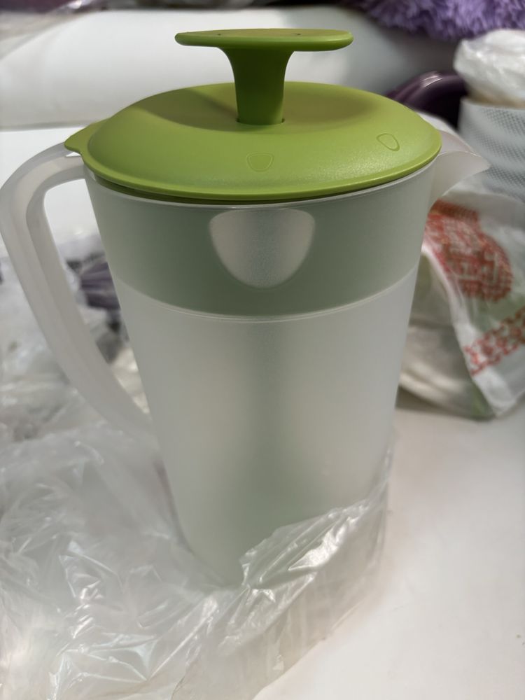 Tupperware Carafe