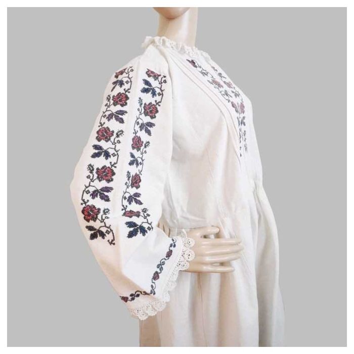 Rochie traditionala veche , ie traditionala din Banat