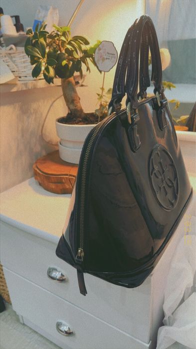 НОВО Чанта ,,Guess”