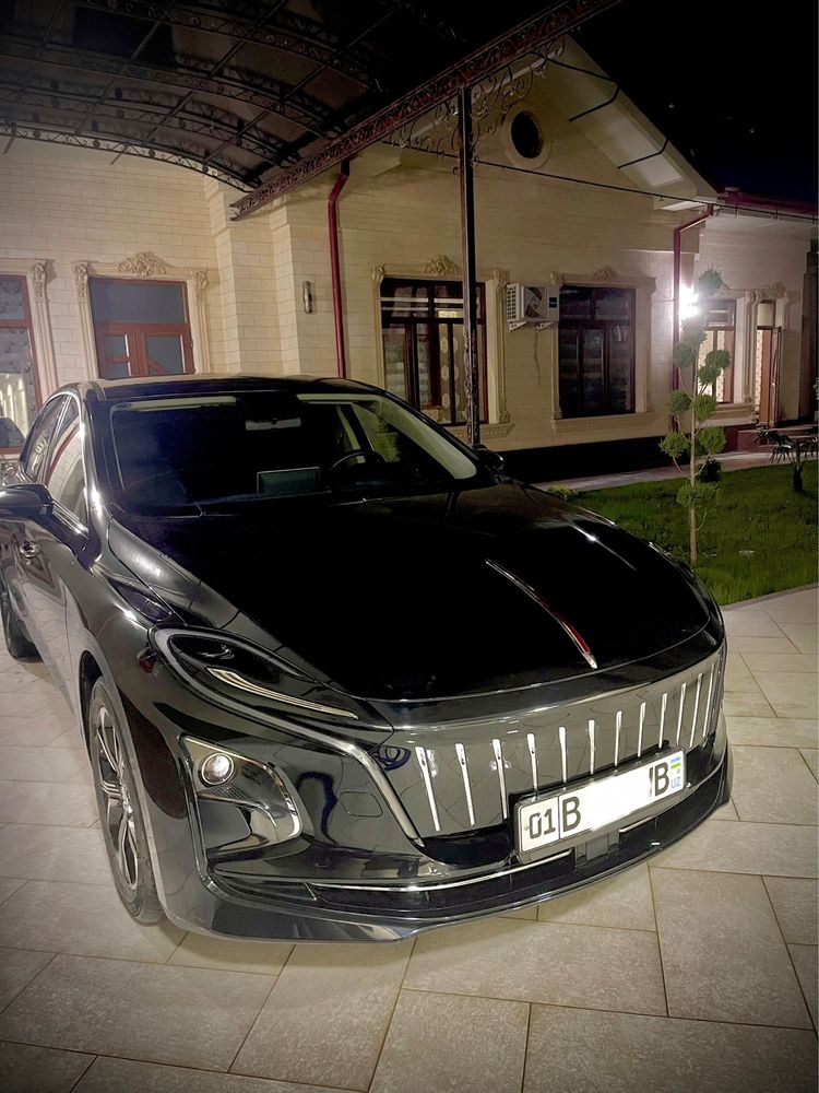 Hongqi e-qm5  2024 yil , 17000 probek Toza 431 km