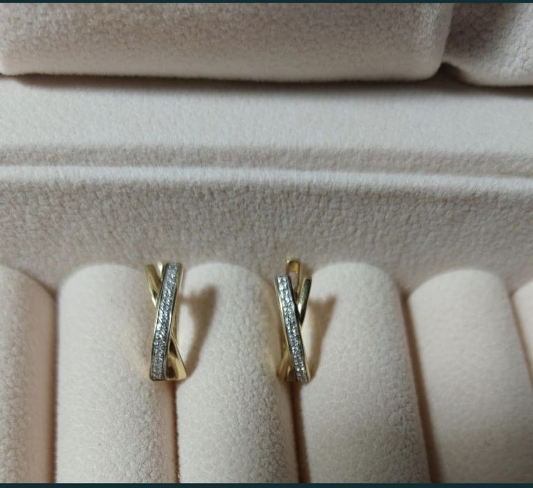 Cercei din aur 18 kt cu diamante naturale – eleganță atemporală