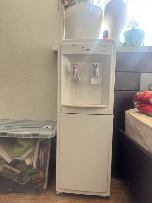 Диспенсер для воды Midea