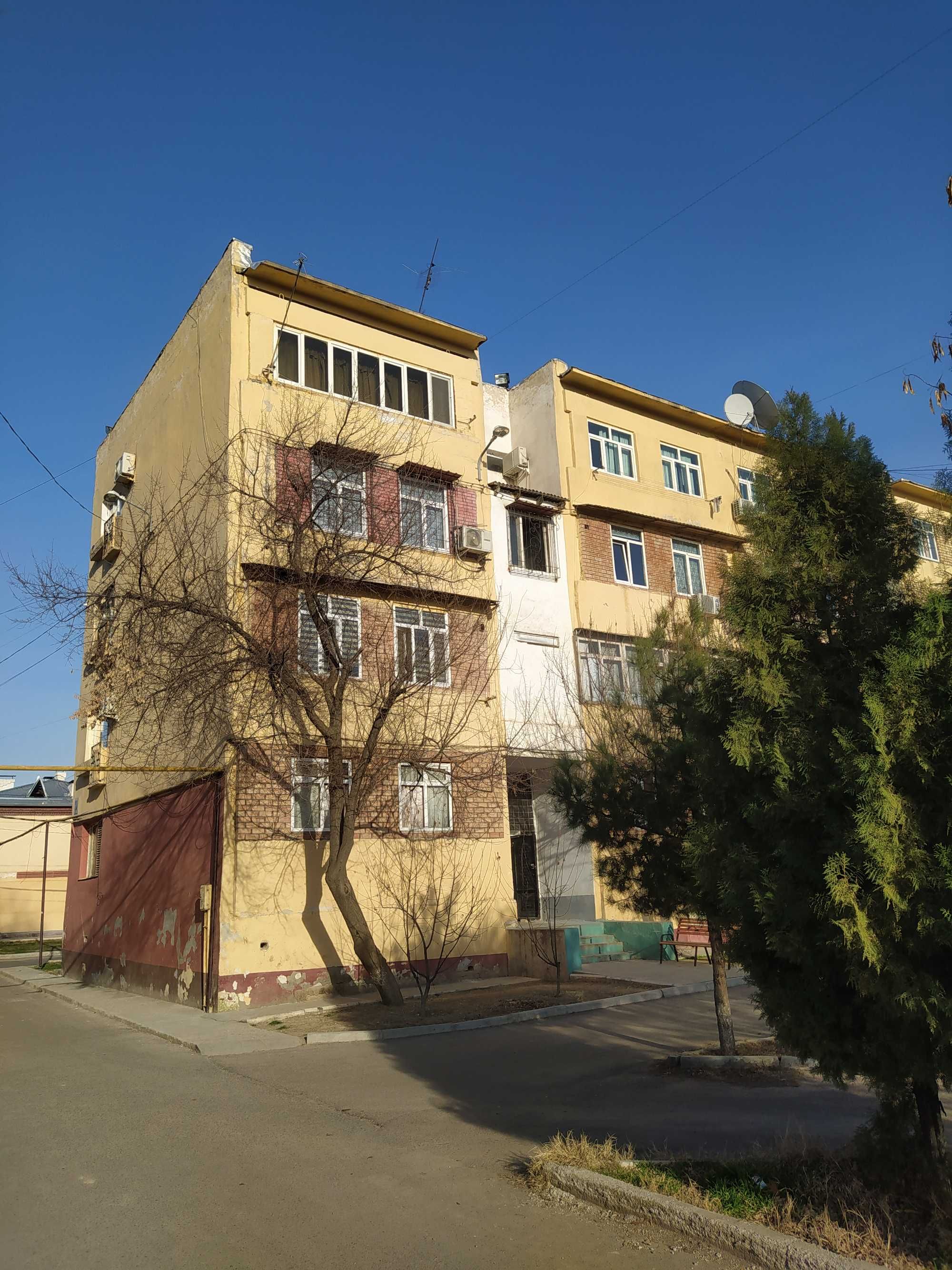Продается 3-х комнатная .