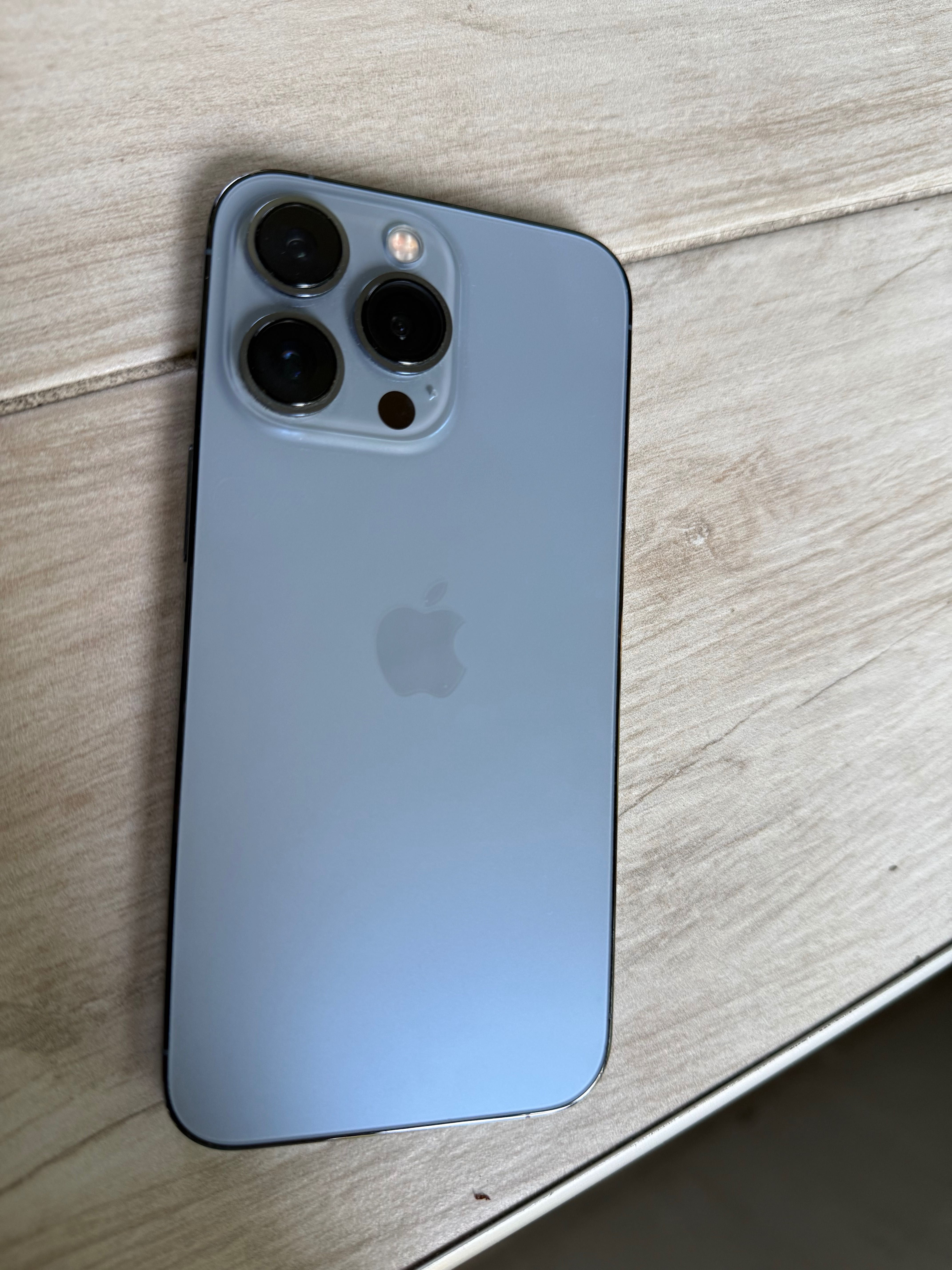 Продавам iphone 13 pro 128 Gb