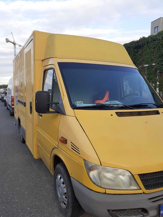 FOOD TRUCK Mercedes-Benz Sprinter perfect functional si utilat