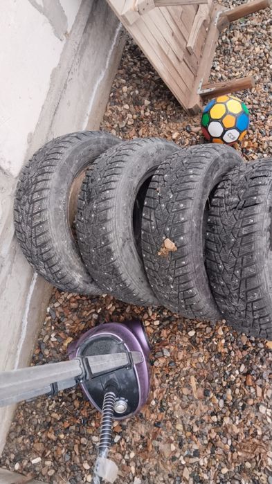 Зимние шины R14 185/70 в идеальном состаянии