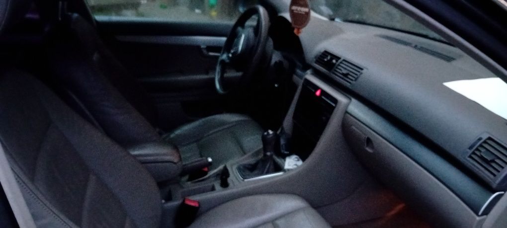 Audi a4b7 schimb microbuz  plus diferența  din partea mea