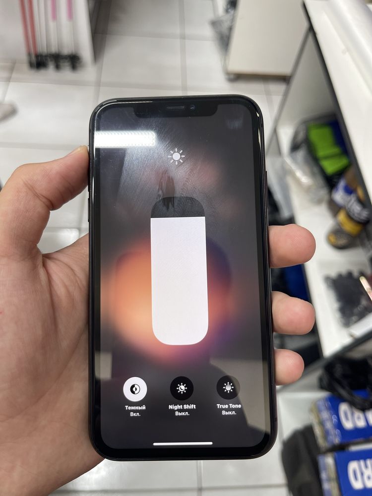 iphone 11 black .