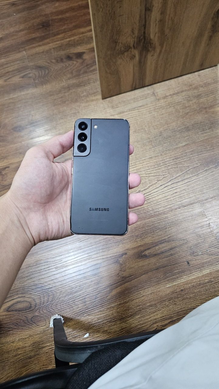 Samsung S22 5G.  Aybi yoʻq umuman.  Tel qisela narxini yana kelishami