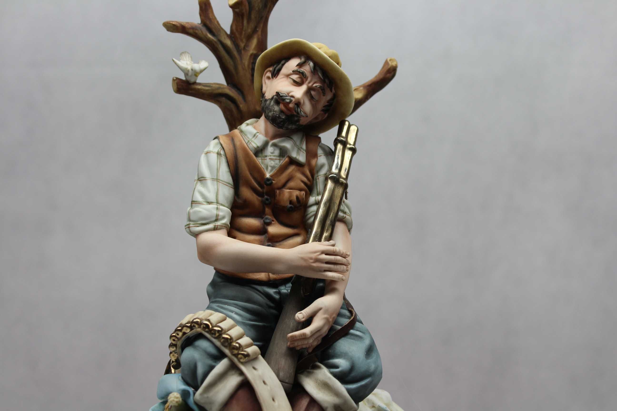 Статуэтка из фарфора Уставший Охотник Capodimonte Италия