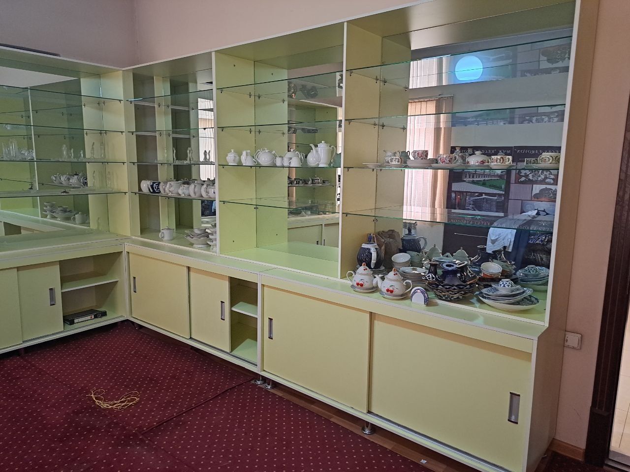 Продаётся срочно офисная мебель