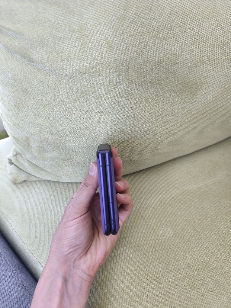 Motorola razr 40, лилав в гаранция