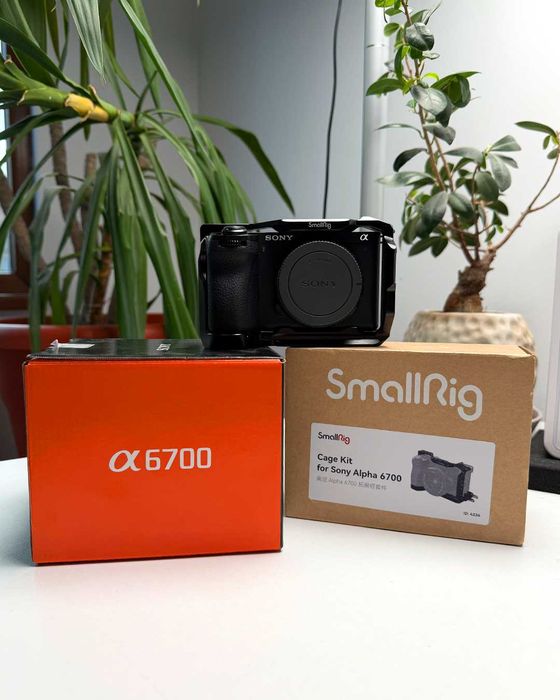 Sony A6700 (full box) + Cage SmallRig