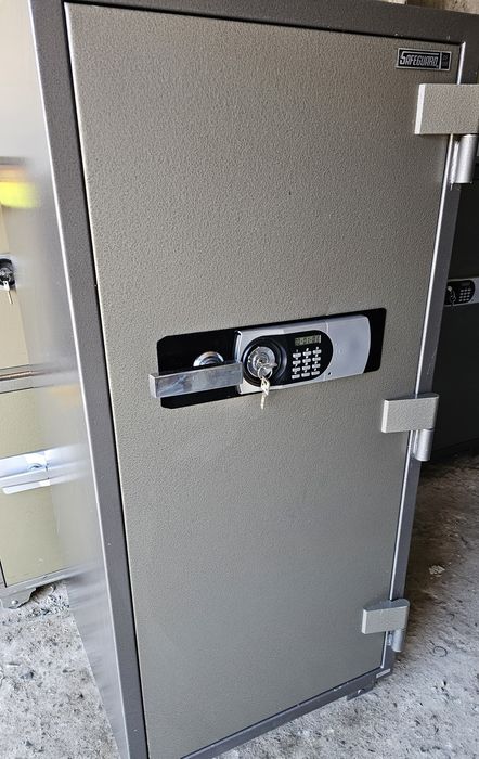Огнеупорный сейф Safeguard SD131 кодовый электронный взломостойкий