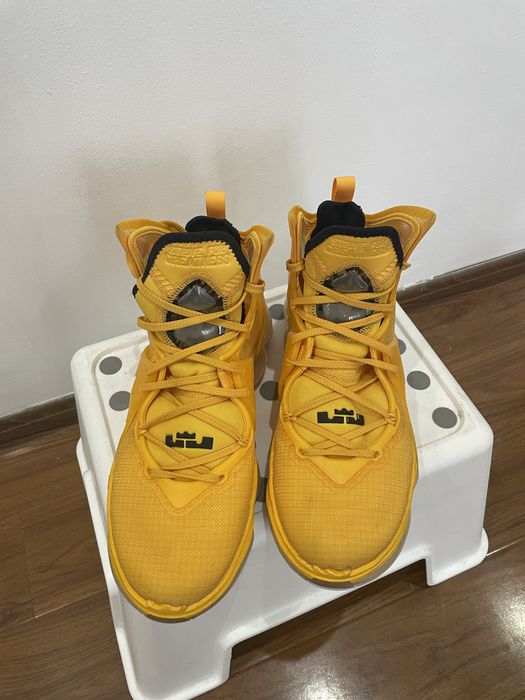 Продам кросовки для баскетбола LEBRON19 оригинал