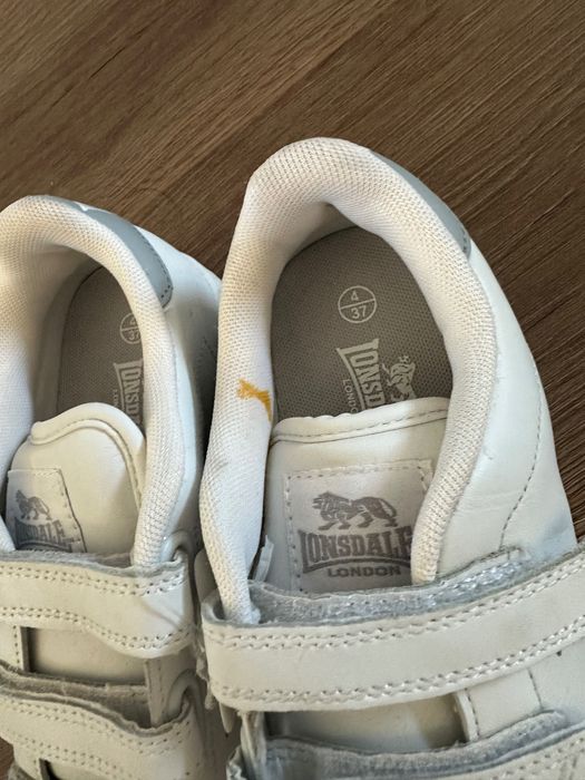 Детски спортни обувки