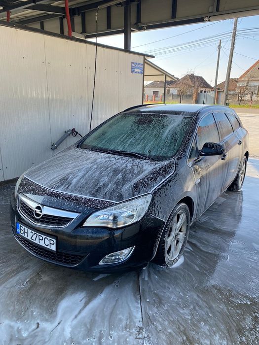 Vând Opel astra J