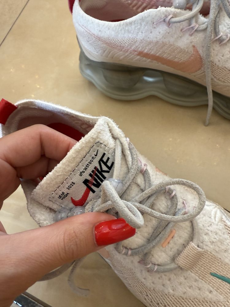 Дамски маратонки Nike 37,5 номер