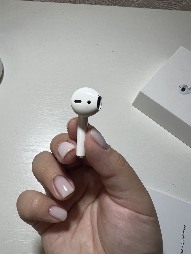 AirPods 2018 года