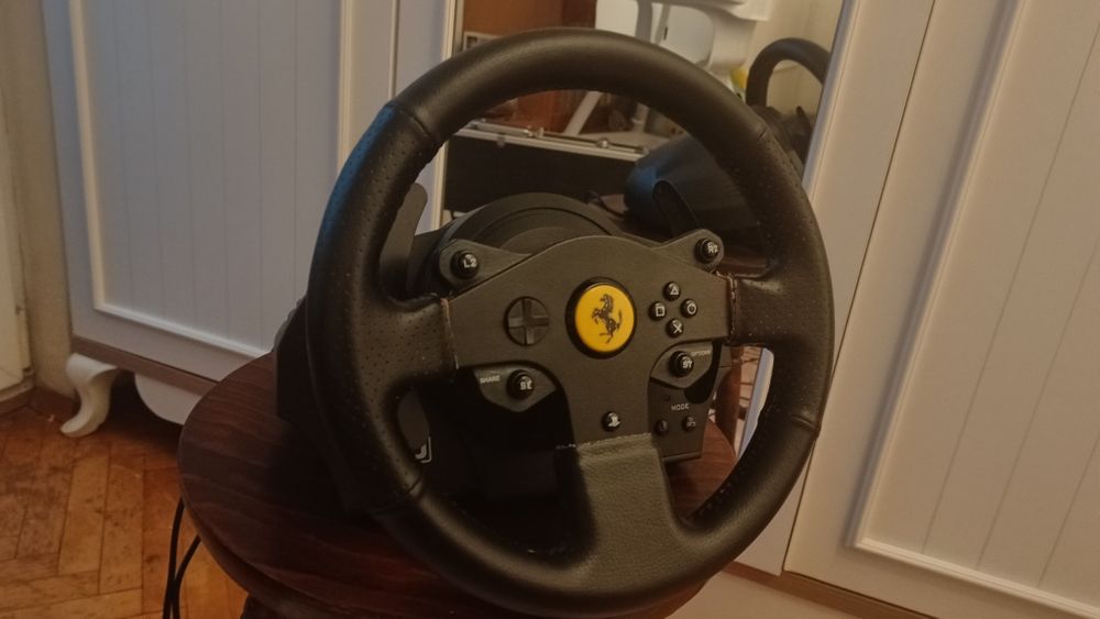 Къстъм волан естествена кожа Thrustmaster T150 Ferrari/ Pro